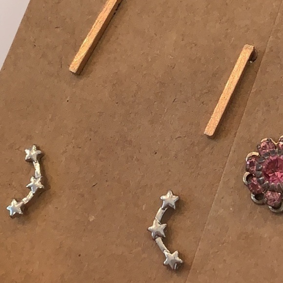 💐5/25 3 pair small delicate pink crystal bar stud - Picture 5 of 8